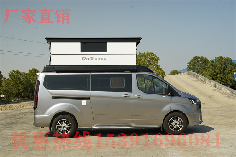 巨型越野房車